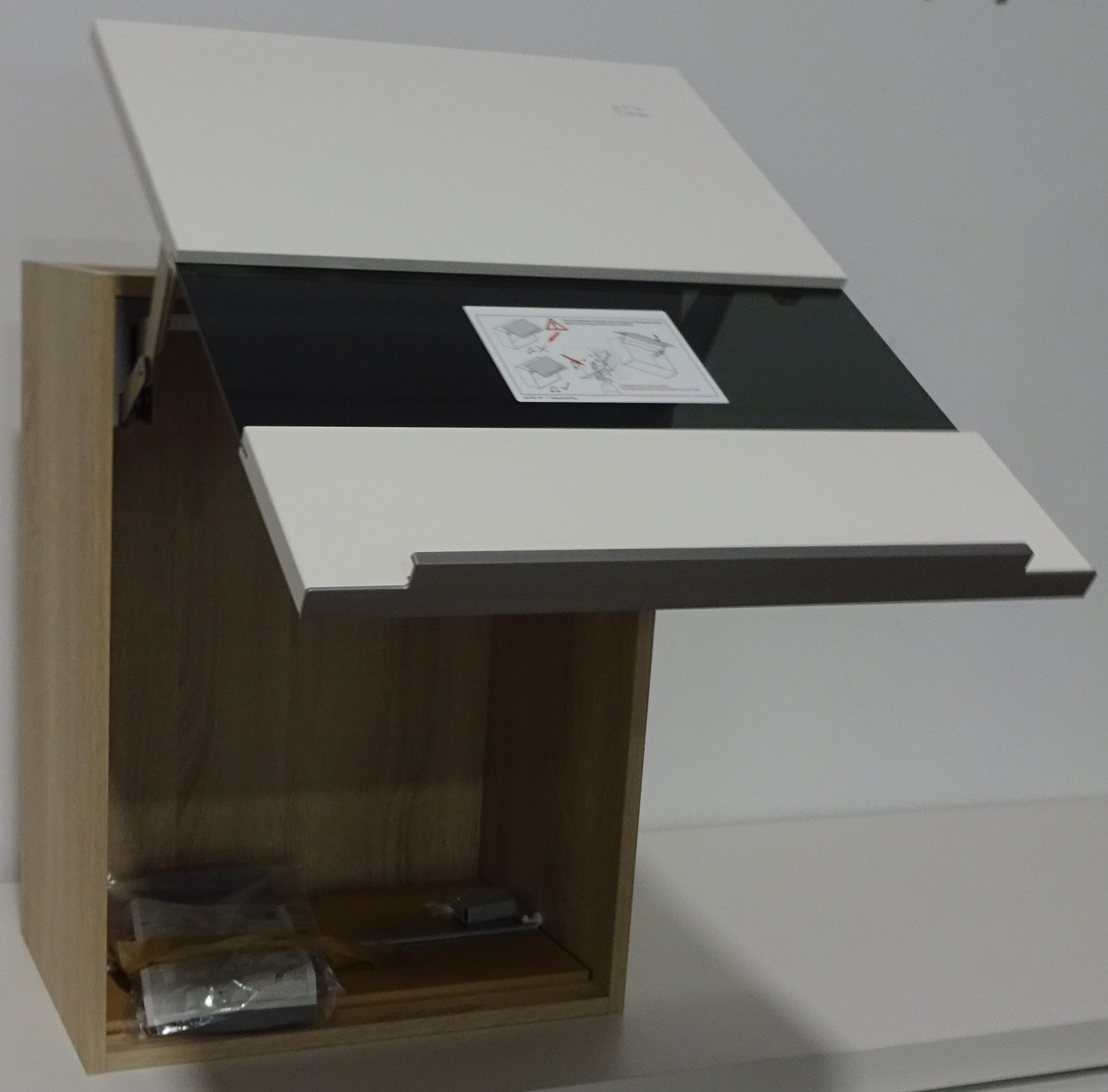 Hängeschrank Wand Schrank Klapptür Küche Ausstellungsstück in Eiche